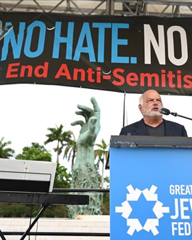 Hundreds Gather in at Interfaith Rally in Miami Beach to Decry Anti-Semitism