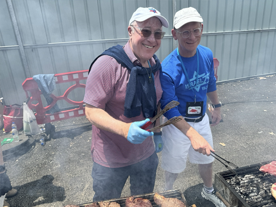 Steve Brodie and Jeff Levine fired up the grill at a Yom Ha’Atzmaut celebration with IDF soldiers.