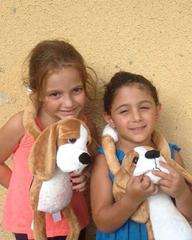 Hibuki Puppets Bring Comfort to Displaced Ukrainian Child
